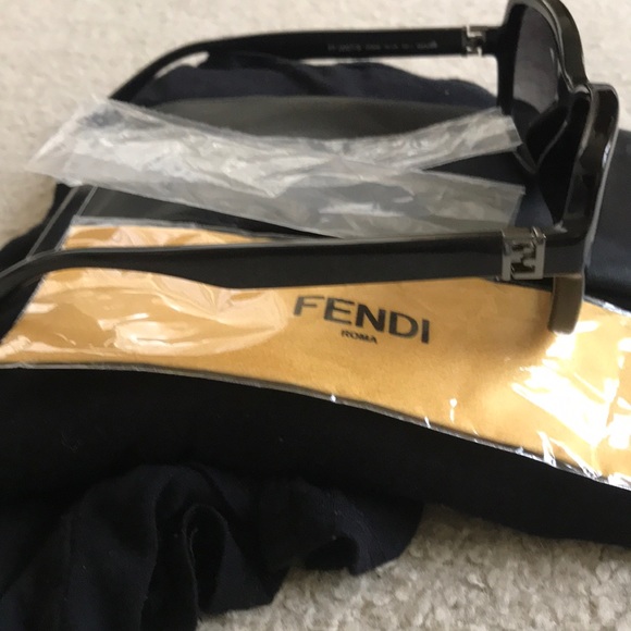 NWOT! Fendi 0007/s Black Oversized Sunglasses! main image 7